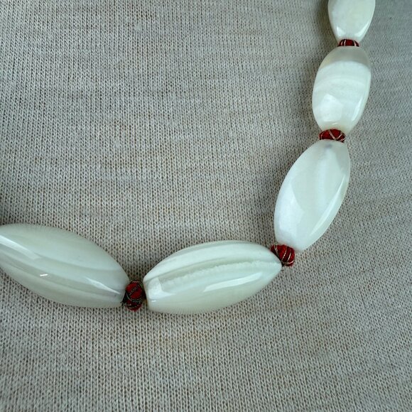 Asian White Agate Trade Bead Necklace 23.5" - Picture 2 of 9